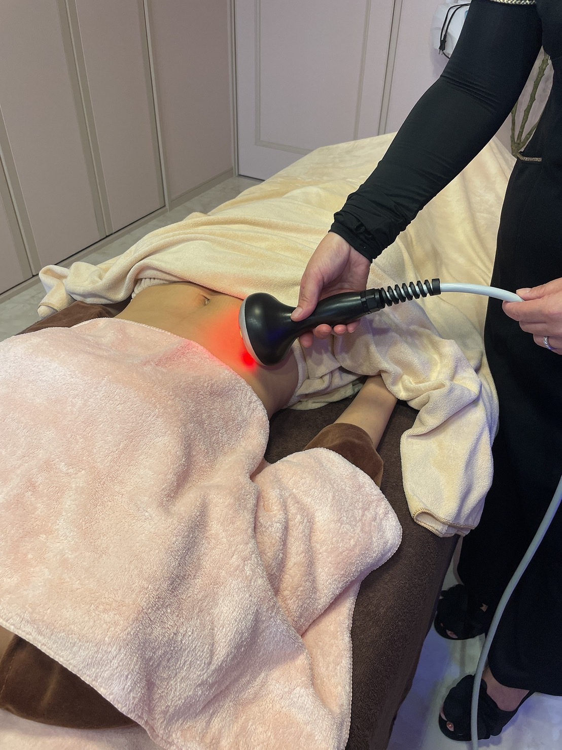 キャビリポプロ ボディ EMS＆サクション施術